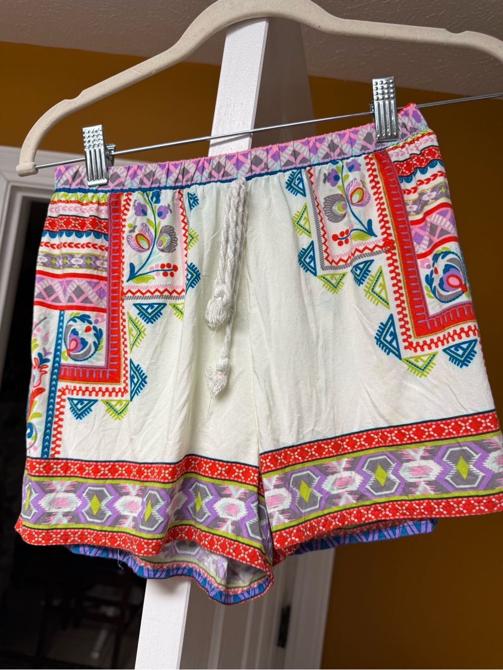 Flying Tomato Cream Athletic Shorts with Multicolor Embroidery‎
